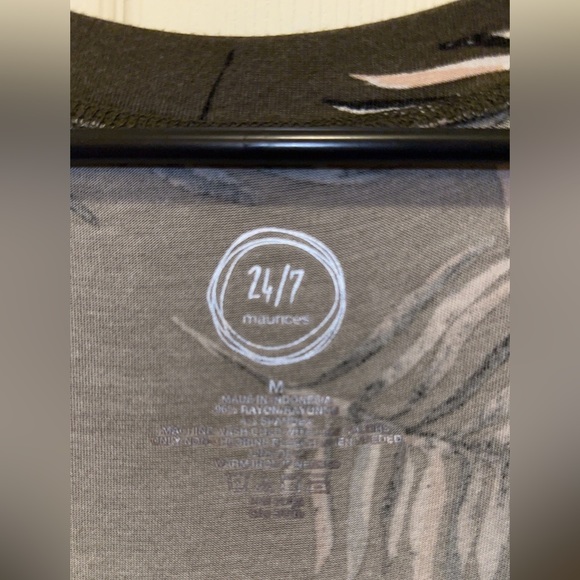 2 Maurice’s Tops Size Large - Picture 6 of 8